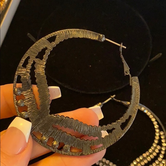 🚨SALE 🚨 5 items for only $25!! - Picture 3 of 4